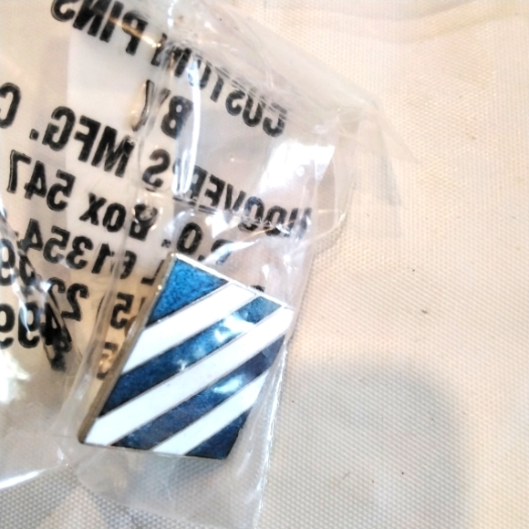 Military pushback lapel tie pins lot of 7 assorted - Picture 8 of 8